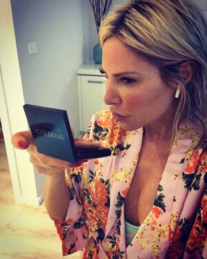 Melissa Tkautz Instagram - Who the hell do I think I am 💁🏼‍♀️ 😆 
It’s my anniversary so I can do what I want ... shout out to the ladies applying their make-up at 6am with kids arguing and demanding breakfast 😂 #extra
