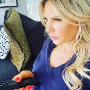 Melissa Tkautz Instagram - I REALLY need some TV help to get me through this lockdown! I have all the platforms (#foxtel #netflix #stan #hayu) but have literally run out of shows and have no idea at all what to WATCH next??! What’s good that I can binge?! With kids and then solo at night ... PLEASE HALLLLLP! 🍿 📺 😘👇👇
