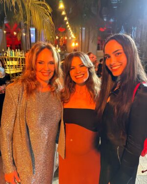 Melissa Claire Egan Instagram - Happy 50th Anniversary to The Young & the Restless! 
It is truly a gift to be on such a legendary show with these incredible people, celebrating this huge milestone. It’s not lost on me how lucky I am that I love going to work every day. The past 11 years have been a dream, looking forward to the next 50 @youngandrestlesscbs!