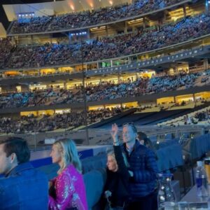 Melissa Claire Egan Instagram - What a legend! So much fun seeing @eltonjohn at Dodger Stadium, on his Farewell Yellow Brick Road final tour. He sounds incredible! At 75 years old. Although he didn’t sing it last night, “The One” was our wedding song🥰 We ❤️ U Elton John!