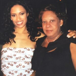 Melissa De Sousa Instagram - #HappyMothersDay to all moms. I know today is difficult for many including my friend @helena_apothaker who very recently lost her mom to the virus. My love to all of you. That is why I am in deep gratitude today that I am able to be here with my mother in quarantine and she is well. Remember to tell  people you love them while they are here. 💐💗🙏🏽 #felizdiadelasmadres 🇵🇦