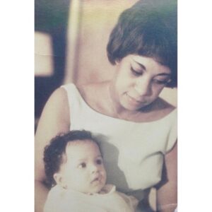 Melissa De Sousa Instagram - #HappyMothersDay to all moms. I know today is difficult for many including my friend @helena_apothaker who very recently lost her mom to the virus. My love to all of you. That is why I am in deep gratitude today that I am able to be here with my mother in quarantine and she is well. Remember to tell  people you love them while they are here. 💐💗🙏🏽 #felizdiadelasmadres 🇵🇦