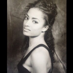 Melissa De Sousa Instagram - #FBF One of my first #headshots #oldhollywood #glamour #blackandwhitephotography #blackandwhite 🖤🤍