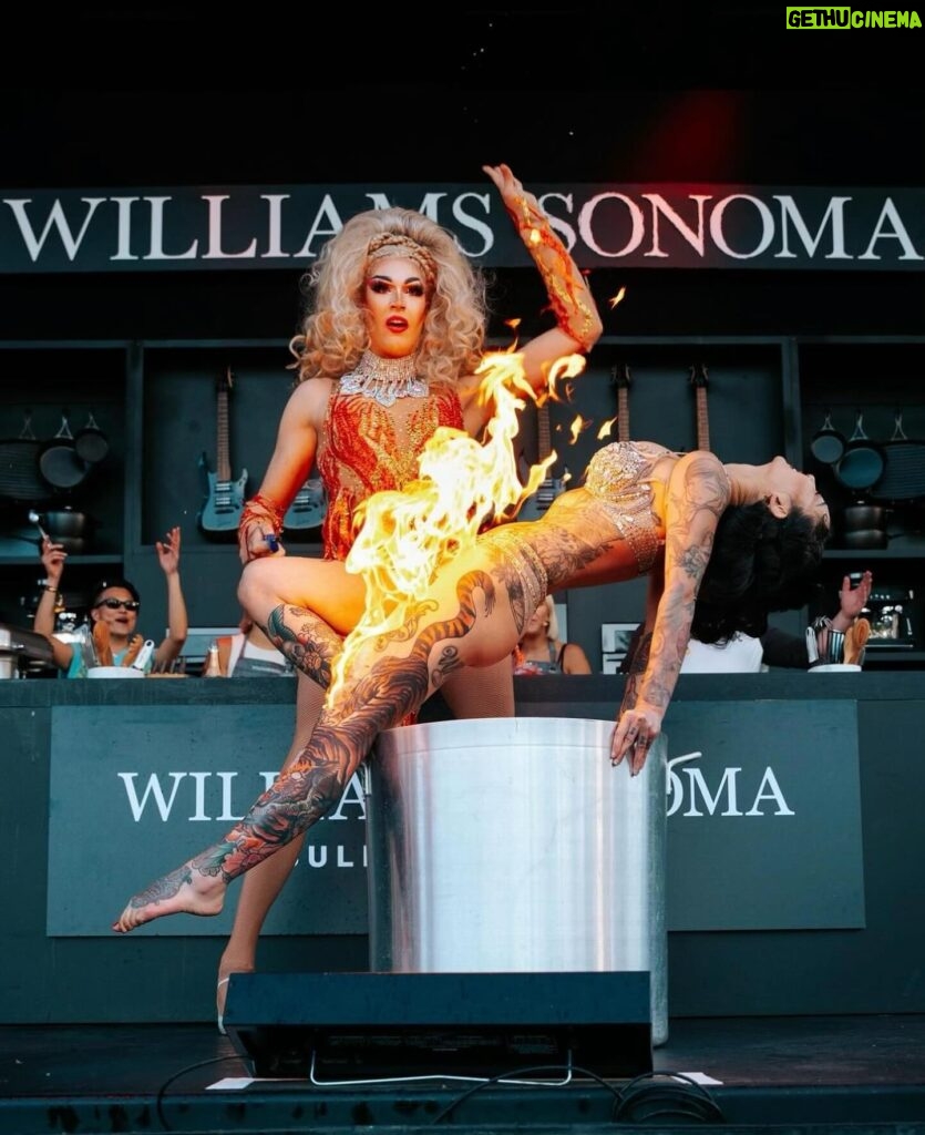 Melissa King Instagram - When I trust my friends to turn up my flambéed Peking duck demo a few notches! 🔥❄️ Full unapologetic queer rebellion at @bottlerocknapa with @thebeachesband 🤘🏽 Ice Queen @frankiefictitious ❄️👑 Fire Queen @starya_ 🔥👑