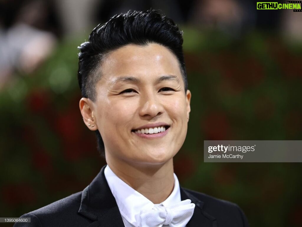 Melissa King Instagram - The time I was at the 2022 Met Gala. 🧐🔍🤣 I promise I smiled. designer / @thombrowne stylist / @adamballheim hair / @danawillcutyou custom Chinese empress nail guards / @chrishabana stacking diamond rings / @denakemp finger cuff / @lilianshalom earrings / @emigrannis pendant & earrings / @jenmeyerjewelry