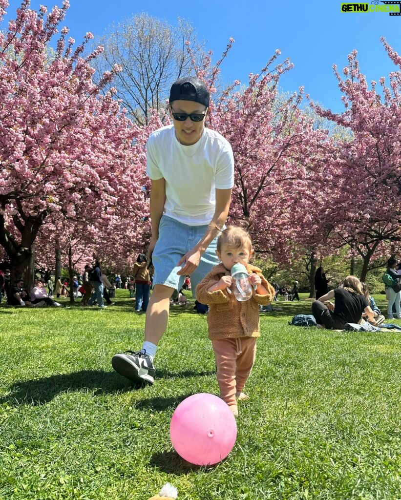 Melissa King Instagram - April blooms with Uncle Mel 🌸🌸🌸