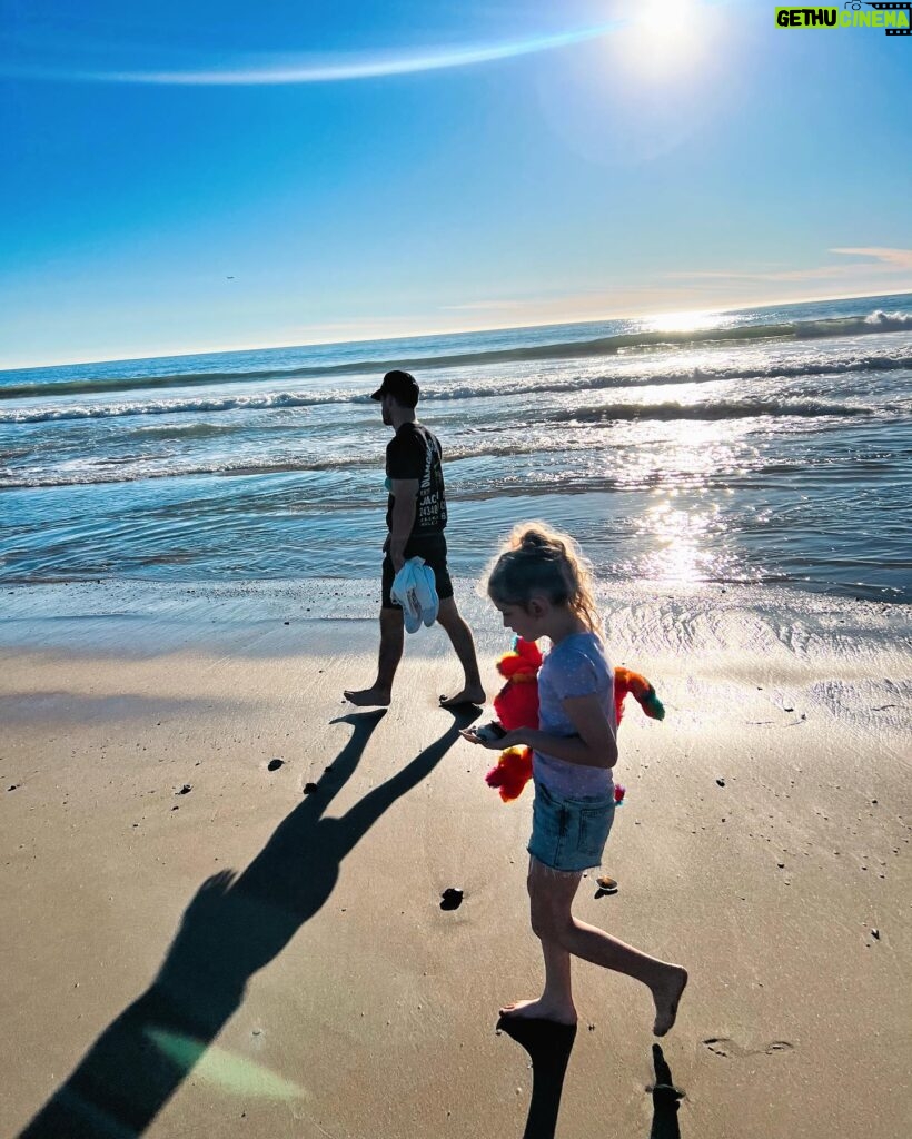 Melissa Ordway Instagram - After school walk to the pier 🎡 enjoying the perfect, sunny weather