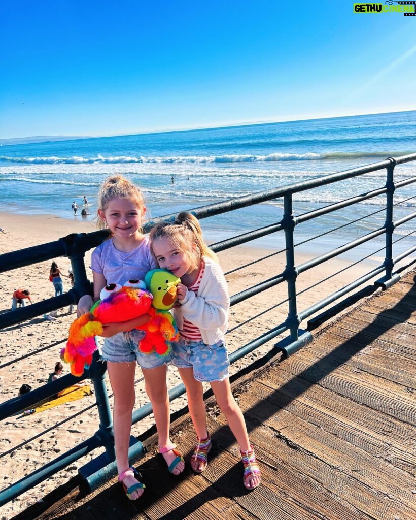 Melissa Ordway Instagram - After school walk to the pier 🎡 enjoying the perfect, sunny weather