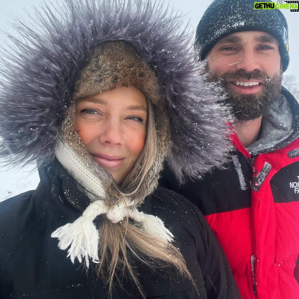 Melissa Ordway Instagram - Snow ❄️ Day! Nothing like spending the long weekend in the snow. “I have decided to stick with love. Hate is too great a burden to bear.” - MLK #mlk #mlkday #snow #snowday