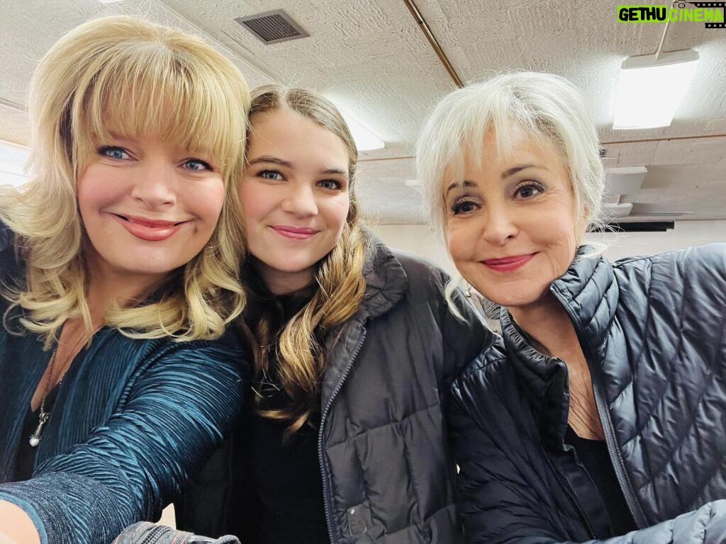 Melissa Peterman Instagram - Brenda, Missy & Meemaw here to remind you there's a new episode of Young Sheldon Tonight!! 8/7 central on CBS. @youngsheldoncbs @cbstv #youngsheldon