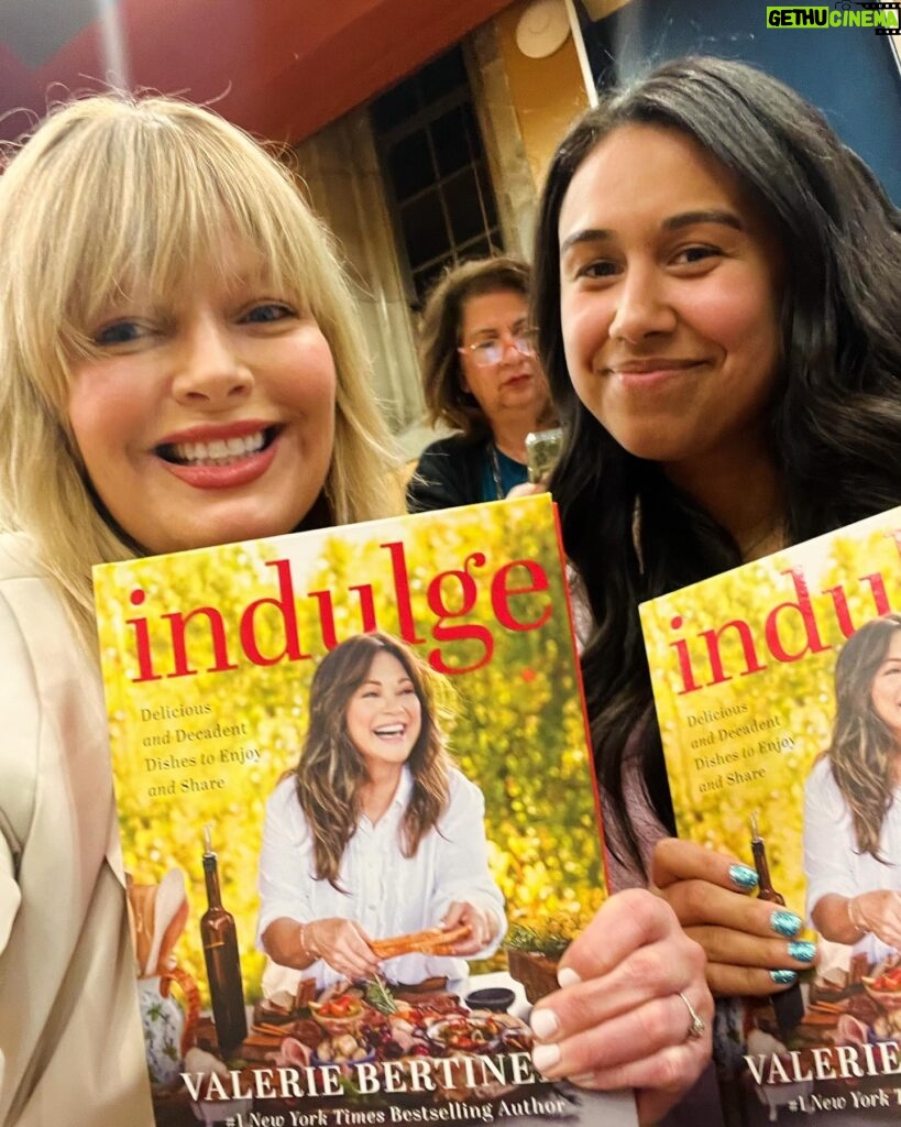 Melissa Peterman Instagram - What a treat to hear Valerie talk about life, food, finding the happy, getting through the ick and why we need to indulge. I can't wait to cook these recipes and read the essays in her new book "Indulge" Val, I love your honesty, your humor, your wisdom and it was a delight to be in a room with so many people who love you too. Thank you Ruby for making it happen. ❤️ YOU! @wolfiesmom @ruby_aviles #indulge #valeriebertinelli #youcanpickleanything @vromansbookstore