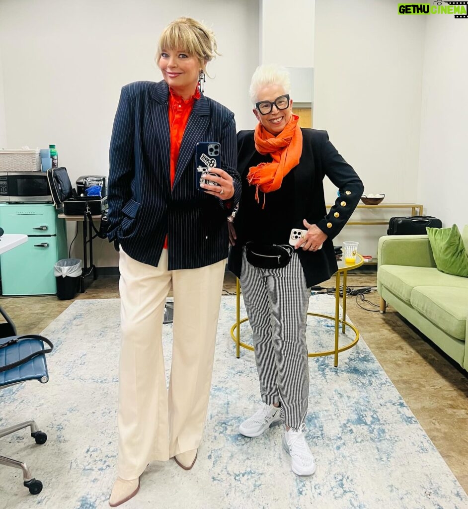 Melissa Peterman Instagram - Joanne giving me "Host and CEO of Person, Place or Thing vibes" Season 2! Styled by @joannelavinstyle Hair & Makeup: @makeupordye @personplaceorthingtv
