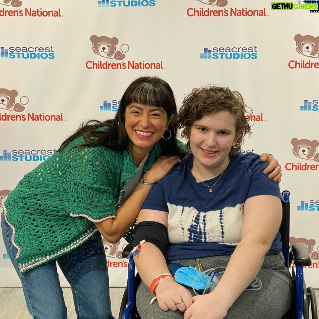 Melissa Villaseñor Instagram - Still smiling from this visit at @childrensnational. Thank you to the patients who shared their stories and made this such a special time. Extra shoutout to Ren for my crochet frog. Wishing the best for these kiddos. The book i read was “The Fantastic Bureau of Imagination” by one of my fave artists @bradmontague ! P.S. Donations this holiday season light up Dr. Bear, their mascot, at the hospital to brighten patients’ days 🌟❤️– link in their bio!