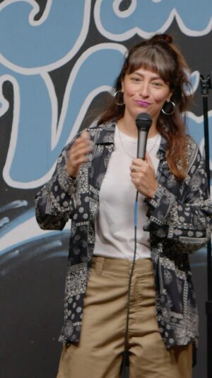 Melissa Villaseñor Instagram - Love a good #nap 🤣🎤: @melissavcomedy #standupcomedy at #jaminthevan 🎶🚐 #comedian #comedyclub #standup