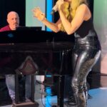 Melody Ruiz Instagram - Piano y voz para que más… Digo poco pero creo que se me entiende… ❤️ Buenas noches familia! 😘