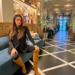 Melody Ruiz Instagram - Hay lugares donde uno se queda y lugares que quedan en uno… ¿Cuál sería tu viaje ideal en estas fechas? Os leo!! 🥰 @hotelreginamadrid