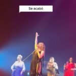 Melody Ruiz Instagram - Noche de sábado y tu cuerpo lo sabe! ❤️ Qué maravilla “Mujeres cantan a la gran María Jiménez”. Muchísimas gracias por una noche de conciertazo con tantas compañeras maravillosas homenajeando a María Jiménez. Gracias por este video que me habéis mandado! ❤️