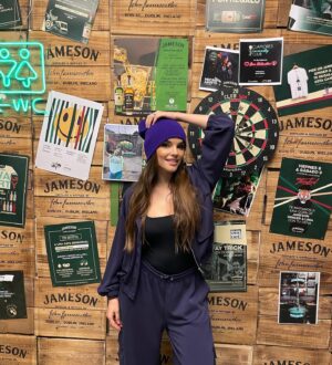 Melody Ruiz Instagram - Familia hoy a las 20h en YouTube nos vemos en “Tómatelo menos en serio” junto a @chenoa @jameson_es @europafm Lo pasamos en grande! ❤️