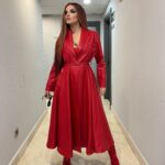 Melody Ruiz Instagram - Cualquier día es bueno para desear cosas lindas y querer estar bien… Pero un día más yo deseo a todos que disfrutéis al máximo cada minuto con la familia, muchas risas, música, baile, Salud y mucho amor… Seamos amorosos unos con otros todo lo que podamos y un poquito más! 🥰 os quiero mucho y siempre estaré agradecida por vuestras muestras de cariño 🥰. En estos días os iré mostrando lo gordita que voy ya!! 🤰 Con estas fotos os recuerdo que a las 21:10 comienza una súper gala en @telecincoes @fremantleesp Muchísimas gracias una vez más @jorge_matamoros que manos tan maravillosas tienes!!! ✨