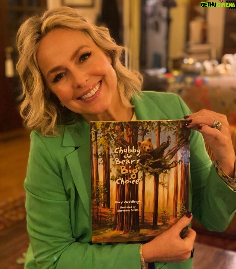 Melora Hardin Instagram - So wonderful to be supporting the launch of this book ‘Chubby The Bear’s Big Choice’ for which I’m quoted on the back cover. This book is a great gift for kids and parents of all ages, it covers important messages such as self confidence, body positivity and smartly responding to bullying. Written by the talented @author_darylmc @daryl_mc ! Available online at Target, Amazon and Barnes & Noble. Check it out today!