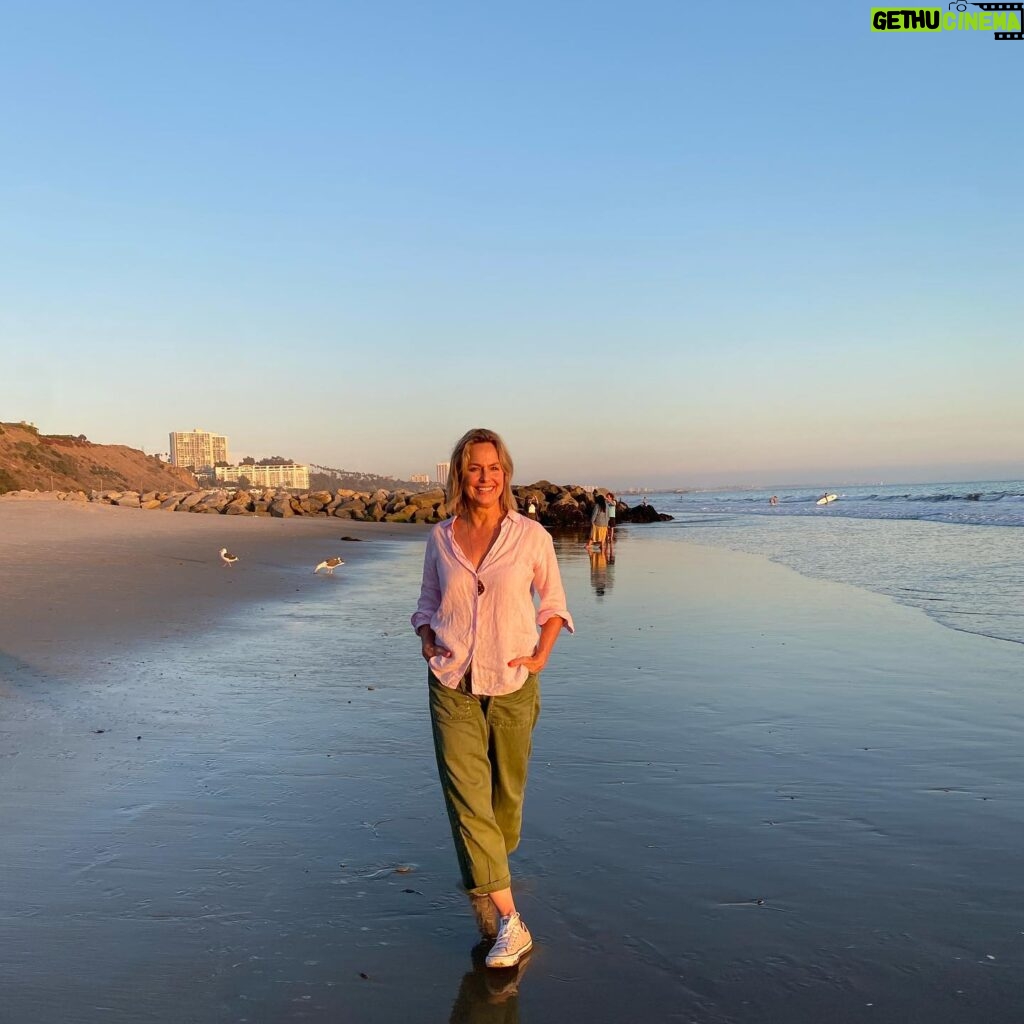 Melora Hardin Instagram - The ocean is good for the soul💙