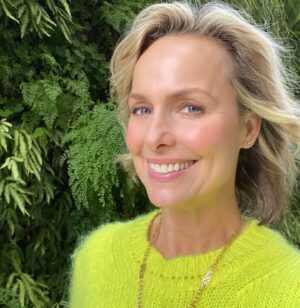 Melora Hardin Instagram - Hope everyone is having a great Sunday 💛