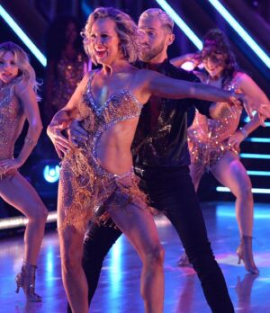 Melora Hardin Instagram - That’s a wrap on this season of @dancingabc ❤️🙏 Congrats @imanshumpert  you are amazing 🤩 such a well deserved win! Thank you @theartemc for being such an awesome and supportive partner! And HUGE thanks to all of you for all the votes, support & love!