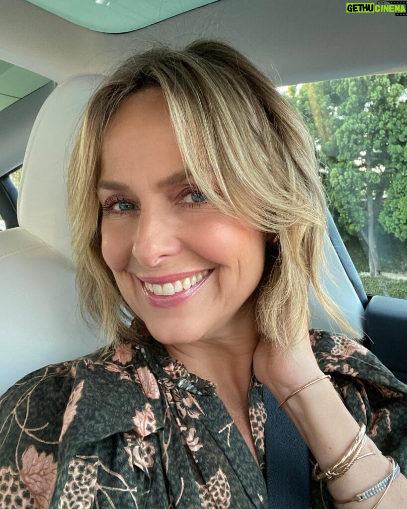 Melora Hardin Instagram - New haircut, same me 🌸 Thanks @adamcampbellhair 💇‍♀️ I love it!