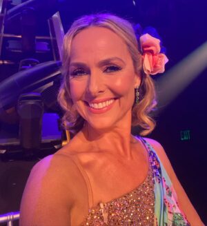 Melora Hardin Instagram - We made it to the semi-finals you guys!! But we still need you to VOTE for us by texting MELORA to 21523 starting NOW! Love you all and appreciate the support ❤️ @dancingabc 🔥
