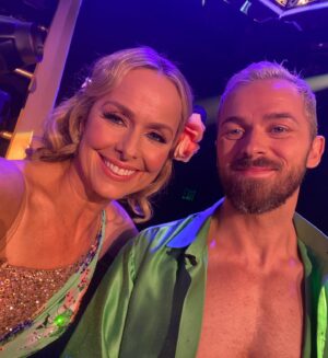 Melora Hardin Instagram - We made it to the semi-finals you guys!! But we still need you to VOTE for us by texting MELORA to 21523 starting NOW! Love you all and appreciate the support ❤️ @dancingabc 🔥