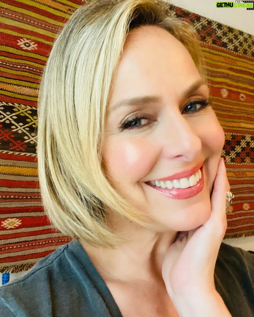 Melora Hardin Instagram - Hi everyone! Hope you guys are all having a good week and enjoying the month of May so far! Wanted to let everyone know I’ll be back on @millionlittlethingsabc TONIGHT! Love working on this amazing show and I hope you all tune in! I’ll be on next week’s episode as well- May 11th 🌸 Also I’m currently filming a very cool film project that I can’t wait for everyone to see! Fun stuff! Have a beautiful week!