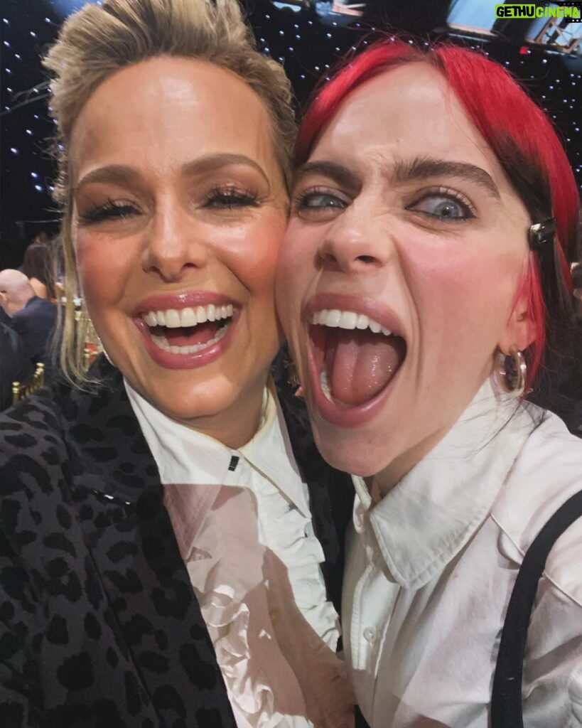 Melora Hardin Instagram - So lovely to meet the incredibly talented @billieeilish tonight at the @criticschoice awards 🖤