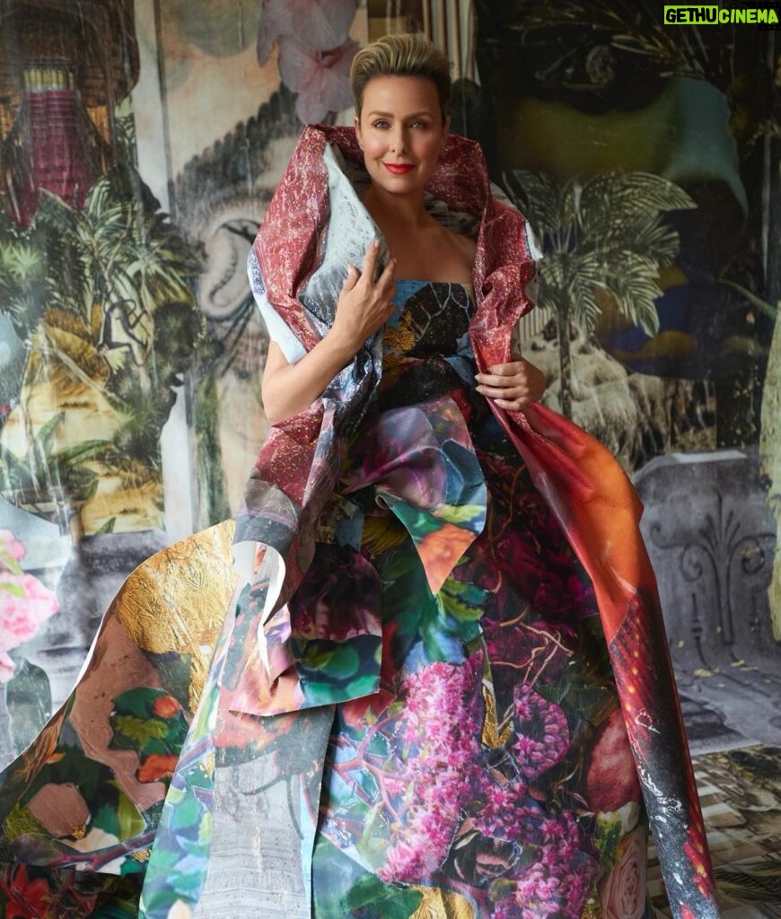 Melora Hardin Instagram - Absolutely LOVED working with these creative artists! Such a joyful and beautiful collaboration! THANK YOU Johan, Randy & Steeve and also Esther & Patrick at Wynil. So excited to share this paper dress, hat & stole are made from my new line of wallpaper! Yes, this is a paper dress! if you want to see and/or buy my first line of Storyboards by Melora Hardin wallpaper based on my original collage art check it out on my website www.Melora.com