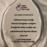 Meltem Yılmazkaya Instagram - “25 Kasım Kadına Yönelik Şiddetle Mücadele” günü kapsamında düzenlenen , aktivizm programlarından birinde daha atölyemi bitirdim. Dilerim katılan herkese şifa olmuştur! Bölgedeki 10. Yılım , hala aynı heyecanla ve gönüllü ruhla geliyorum seve seve! Sebebi sevgi olanın yolu derman oluyor🍀 Yıllardır mahrum bölgelerdeki kadınlar ve çocuklar için çalışan , mülteci kadınlar için birçok alanda mücadele eden güzel insanım @leylaonuryanar ve ekibi! Kalbim desteğim daima sizinle! Şikayete çok alışıp çözüm kısmına pek dokunmadığımız bir zamanda , kim hangi canlı için ne fayda sağlıyorsa , önce kendine sonra insanlığa fayda! Pek şükürle kapatıyorum geceyi❤️ "Bir mum, diğerini tutuşturmakla ışığından bir şey kaybetmez" #mevlana #mardin #turkey #arttherapy #volunteer