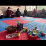 Meltem Yılmazkaya Instagram - “25 Kasım Kadına Yönelik Şiddetle Mücadele” günü kapsamında düzenlenen , aktivizm programlarından birinde daha atölyemi bitirdim. Dilerim katılan herkese şifa olmuştur! Bölgedeki 10. Yılım , hala aynı heyecanla ve gönüllü ruhla geliyorum seve seve! Sebebi sevgi olanın yolu derman oluyor🍀 Yıllardır mahrum bölgelerdeki kadınlar ve çocuklar için çalışan , mülteci kadınlar için birçok alanda mücadele eden güzel insanım @leylaonuryanar ve ekibi! Kalbim desteğim daima sizinle! Şikayete çok alışıp çözüm kısmına pek dokunmadığımız bir zamanda , kim hangi canlı için ne fayda sağlıyorsa , önce kendine sonra insanlığa fayda! Pek şükürle kapatıyorum geceyi❤️ "Bir mum, diğerini tutuşturmakla ışığından bir şey kaybetmez" #mevlana #mardin #turkey #arttherapy #volunteer