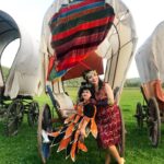 Meltem Yılmazkaya Instagram - Onun hayali bu hikayeyi seyirciyle paylaşmaktı , benim hayalim bir gün onunla çalışmak🙏🏻 Kurmacaya , oyuna , sinemaya kattığın şeylerin dışında , setteki üstün sabrın , nezaketin ve eşitliğin için kendi adıma çok teşekkürler caaanım @caganirmak1 🤍 Şimdi hikayeyle tanışma sırası sizde🍀 #yaratılan @netflix ‘te … İyi seyirler! @netflixturkiye @o3medya