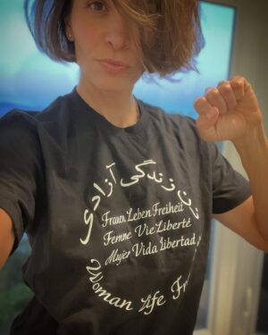 Mercedes Mason Instagram - The Revolution hasn’t stopped…won’t stop…the people of Iran will get their FREEDOM!
#zanzendegiazadi 

Thank you @nazaninkashani @maisondelamode_mdm and my fierce warrior sister @azadeh.afsahi