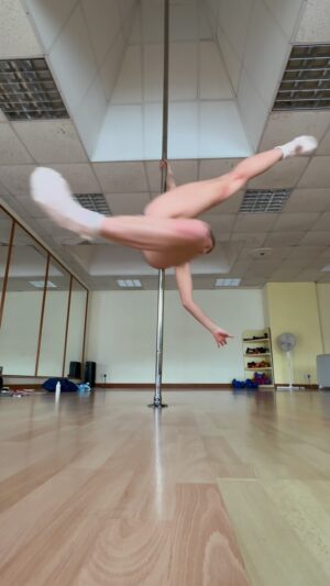 Mercedes Valentine Instagram - Just my annual post of me on the pole to remind you I have hobbies I’m very good at but I just don’t post them because you’d rather see bunda. Can we not compromise on skill and a wee bit of bunda 🤔
