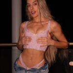 Mercedes Valentine Instagram - Oh no they’re falling down, what a shame 👖