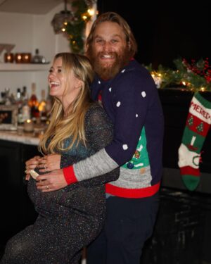 Meredith Hagner Instagram - ❤️snippets from the merriest night ❤️ @alexjay 📷@chefmelissaeastman 🍗🥗