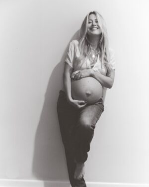 Meredith Hagner Instagram - 💙so excited to share we have another little boy coming in Feb. deeply,deeply grateful 💙📷 @stella.chyun