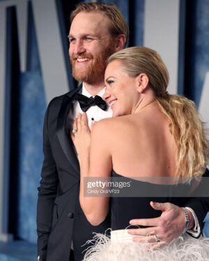 Meredith Hagner Instagram - what an incredible night.Thank you @vanityfair and to the beautiful fun wizards who made me feel so special @ecduzit @lizlash @kikihaircutter @moniquelhuillier @chaviv_hair