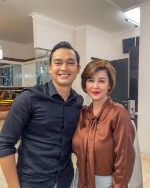 Meriam Bellina Instagram - Ada yang baru dari #akumencintaimukarenaallah !!!!
Saksikan teruuussss.. di @officialrcti