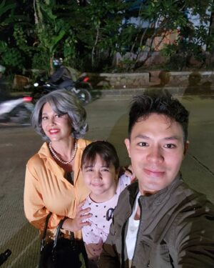 Meriam Bellina Instagram - Working laughing dan capek bersama dalam sinetron Tajwid Cinta❤️🙏🤗👍
#semogaberkah#soblessed #dibawahappy
