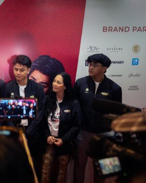 Meriam Bellina Instagram - Akhirnya setelah jungkir balik bersama, kami bisa mempersembahkan kisah ketiga bersaudara ini lewat Film Gampang Cuan!

Terima kasih atas antusiasme dan semangat yang luar biasa dalam Gala Premier Gampang Cuan 

Semakin gak sabar bertemu seluruh penonton Indonesia di bioskop 16 November 2023!

#GampangCuanFilm