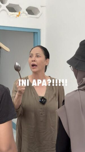 Meriam Bellina Instagram - Nanti gak usah bawa cangkul atau sendok ke bioskop ya! 

Sok nonton Mama Diah di Film Gampang Cuan, 16 November di Bioskop.

#GampangCuanFilm