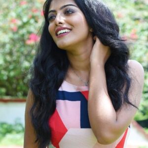 Merin Philip Instagram - Flaunt when you have got the perfect attire and makeover ✨😋

VC: @rojan_nath 
MUA: @zak_makeover 

#transitionreels#instareel#postoftheday#makeuptransformation#urbanicwomenwear#clothingbrand#fashionphotography#videography#merinphilip#trendingreels#explore#transitionvideo#reelsvideo
