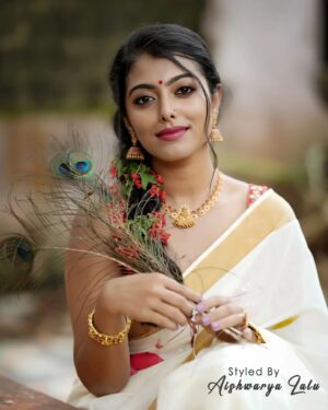 Merin Philip Instagram - Ft. @merinmaryphilip 

Stills @ansaripunalur 

Creator  @realarjunv

Costume - Saree @turmerikofficial 

Blouse @jishnuandvishnu

 Styling @aish_wa_rya

MUAH @ajin_makeup_artistry

Project coordination @thoufeeqazlamkhan @ajith_mudavanattu