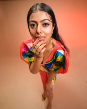 Merin Philip Instagram - Living life like a Picasso painting.

Photography: @dink4n 
Outfit: @warp.stories 
Make and hair: @shan_sha_ji