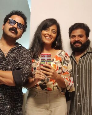 Merin Philip Instagram - Our movie "VAATHIL" 🤗❤️
@vinayforrt @s.v.krishnasankar 

TRAILER LINK IN BIO ✨

On 22/09/2023

#vaathilmovie#vaathilpromotions#vinayfort#krishnasankar#anusithara# release#onamrelease#familyentertainment#releasingsoon#merinphilip#actress